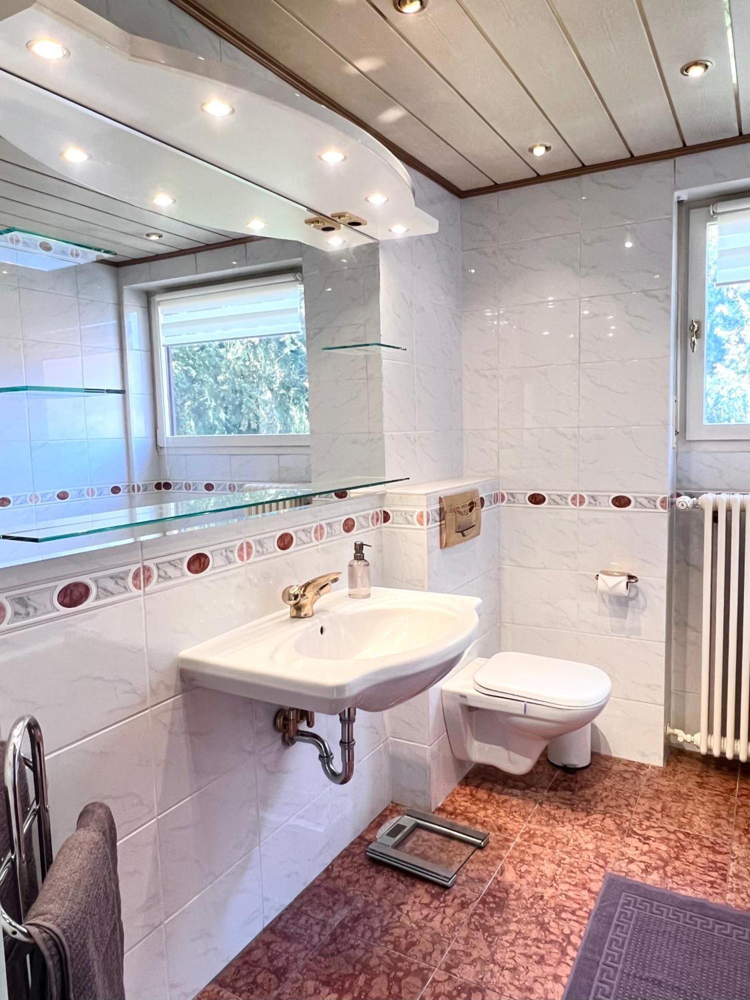 Privates Ferienhaus Mit Pool & Whirlpool Zentral In Bad Dürkheim Exteriör bild