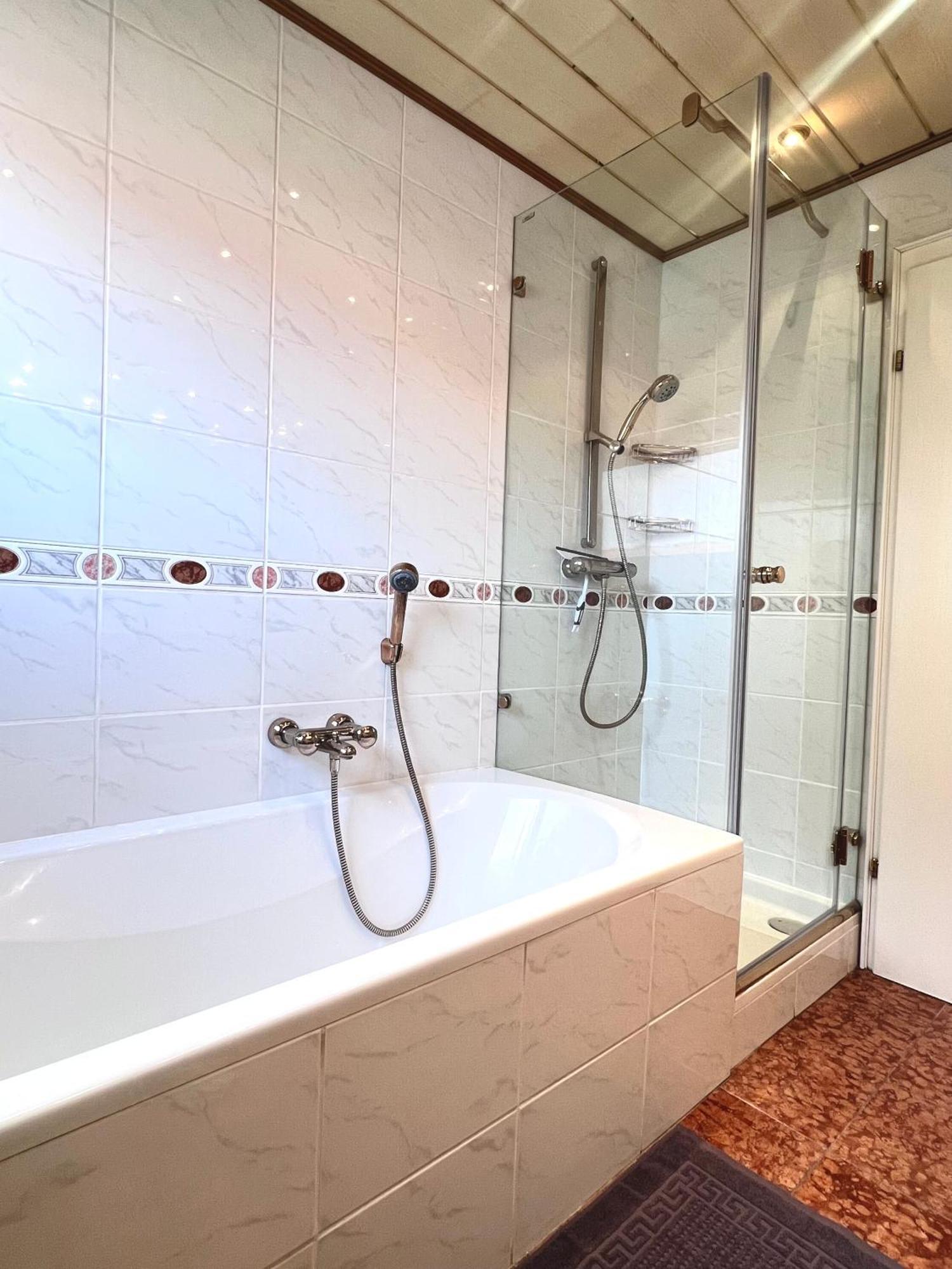 Privates Ferienhaus Mit Pool & Whirlpool Zentral In Bad Dürkheim Exteriör bild